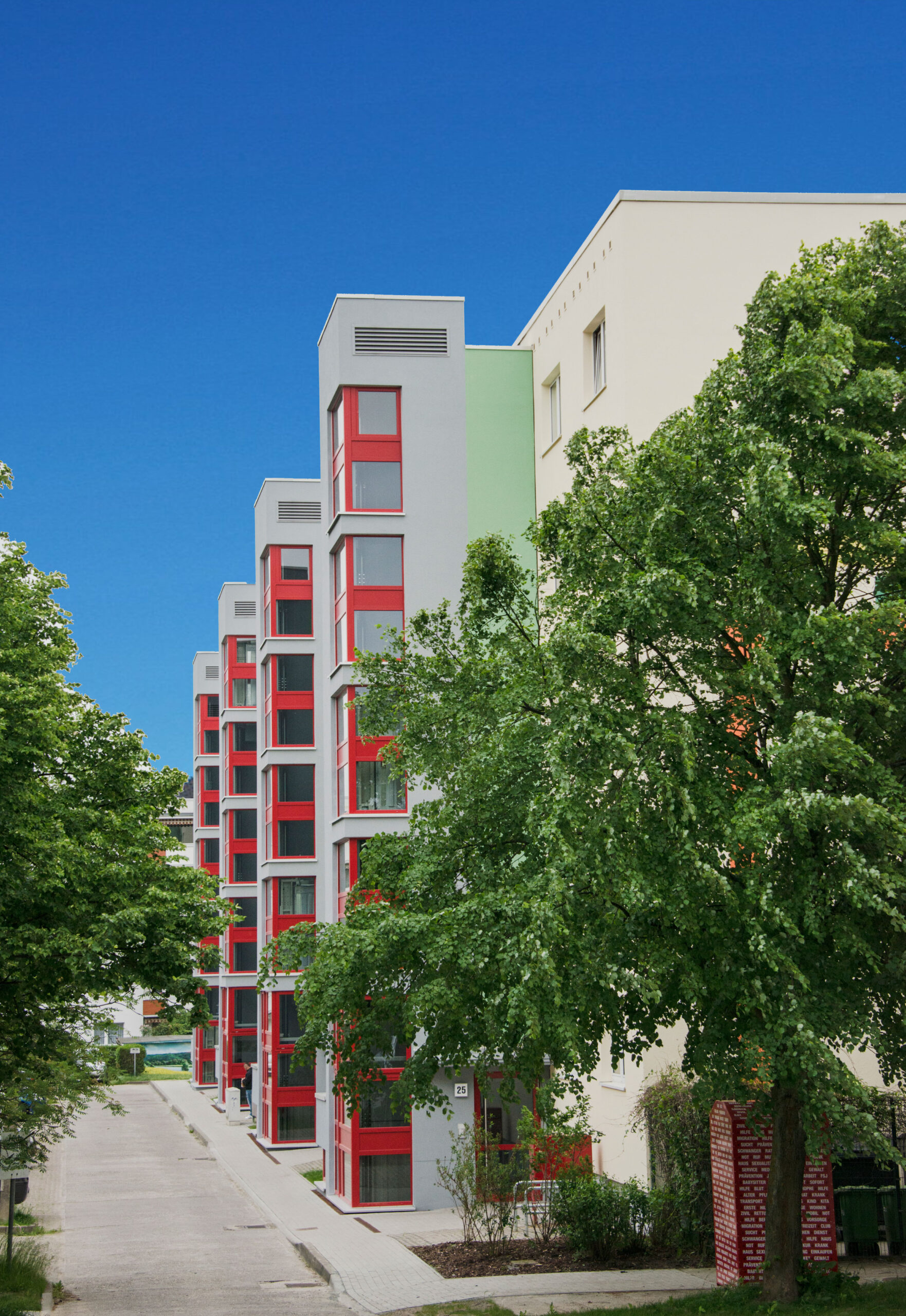 Otto-Grotewohl-Ring 25 -28